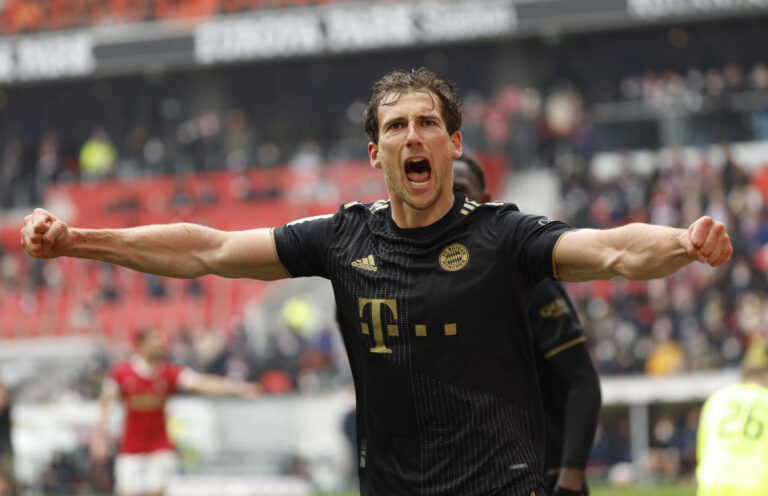 Lewandowski fails to score but Bayern build Bundesliga lead