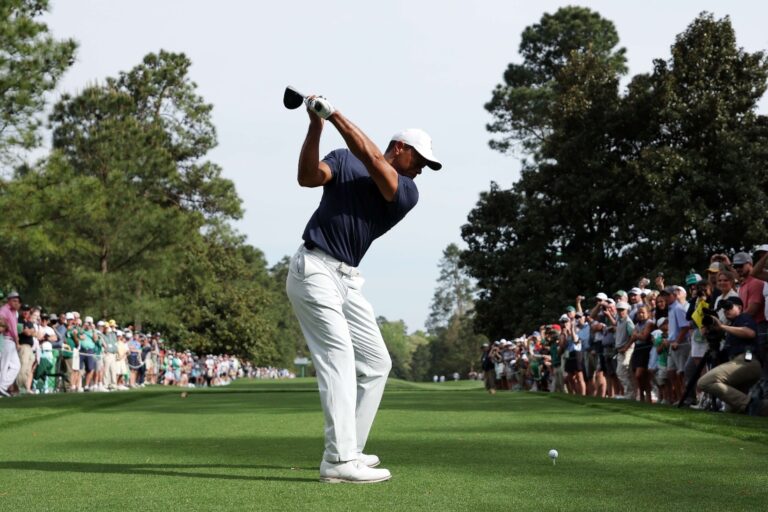 Tiger-mania building as Woods practices at Augusta
