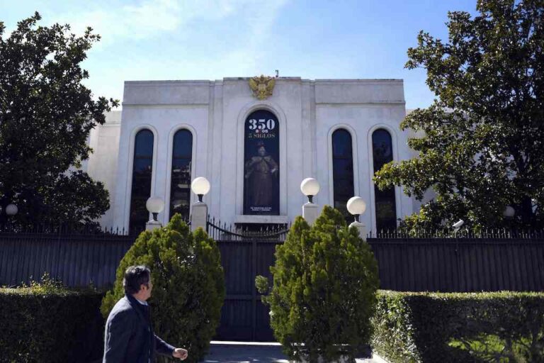 Spain to expel around 25 Russian diplomats, foreign minister says