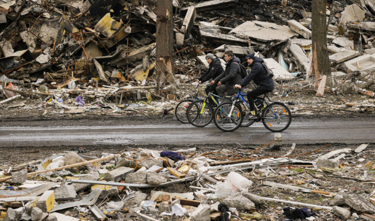 Flee now before Russia attacks in east, Ukraine tells its people