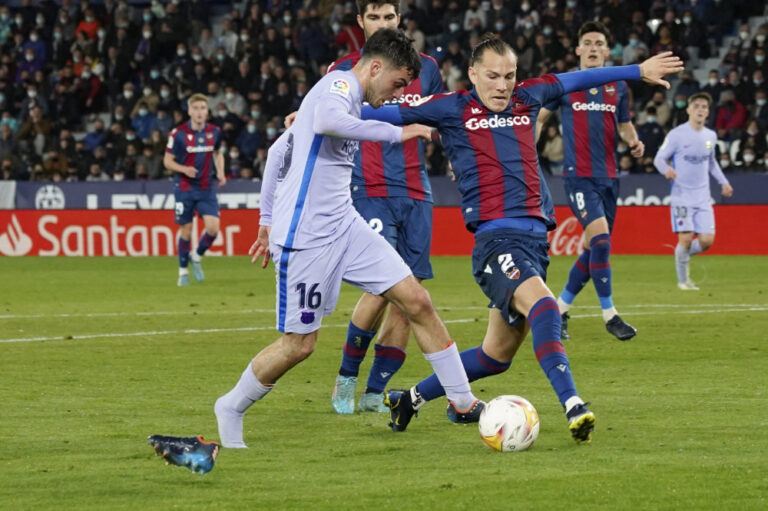 Barcelona survives 3 penalties, moves back into 2nd place