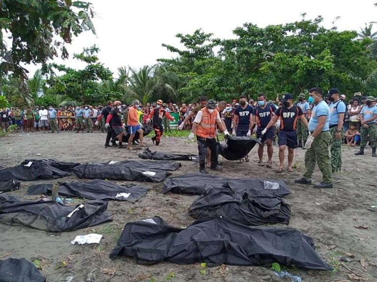 Mounting death toll from Philippines landslides, floods