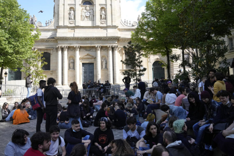 ‘Neither Macron nor Le Pen’, the rallying cry of disillusioned French students