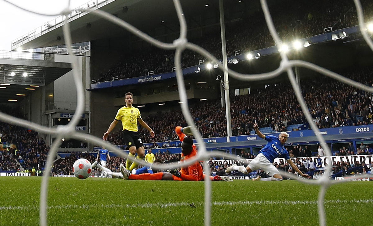 Everton earn priceless win, Spurs into top four
