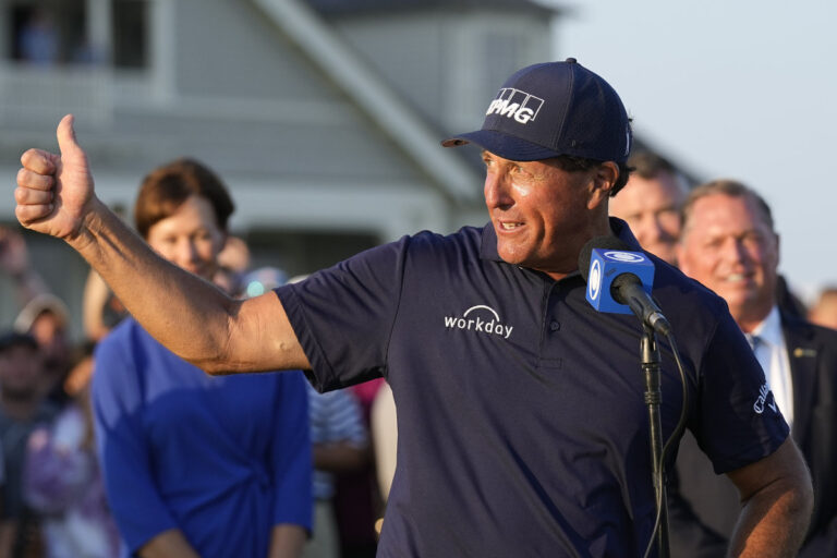 Reigning champion Mickelson withdraws from PGA Championship