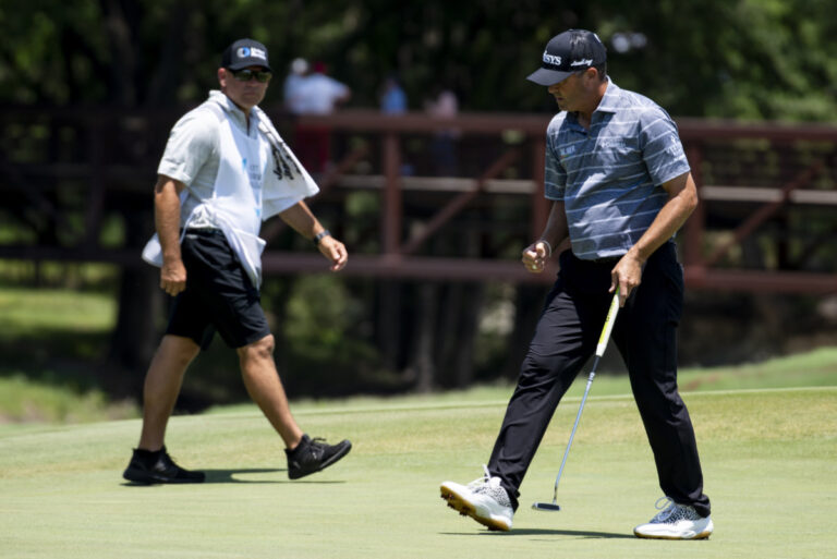 Palmer shoots 62, joins lead at low-scoring Byron Nelson