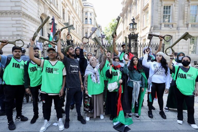Pro-Palestinian protesters rally for slain journalist in London