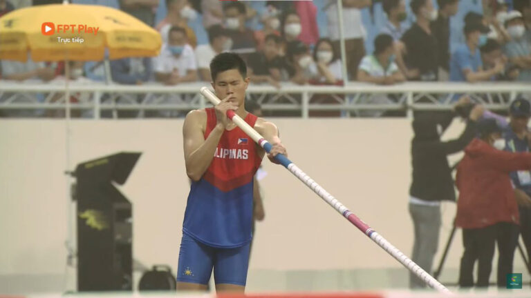Asian pole vault king Obiena sets SEA Games record