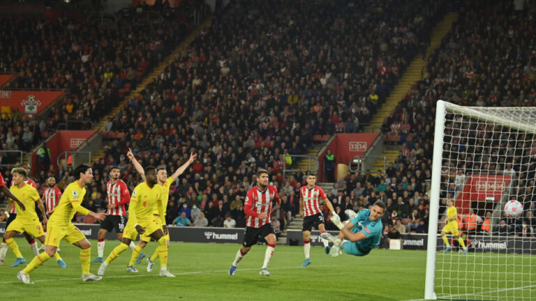 Liverpool beat Southampton 2-1, title race goes to the wire