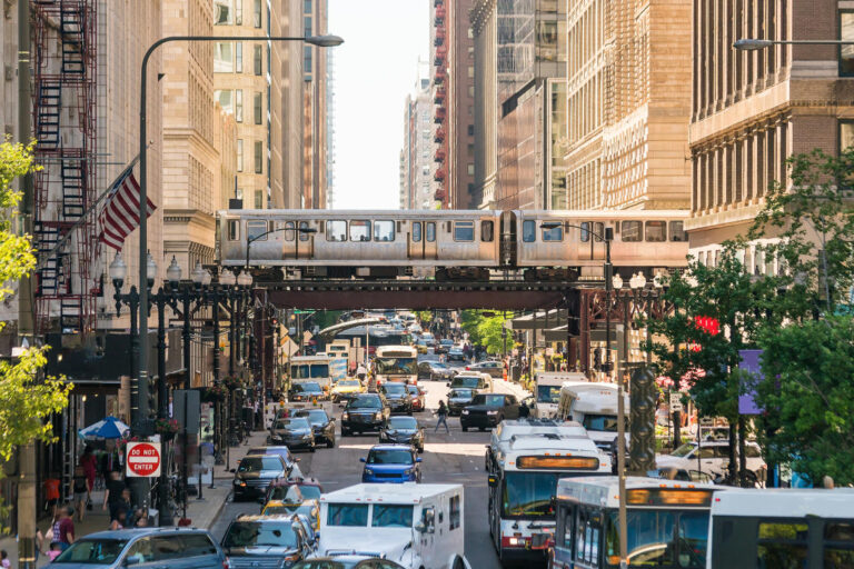 Police: 1 dead, 4 wounded in Chicago shooting