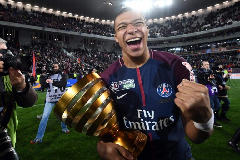 AP Source: Mbappé to stay at PSG after rejecting Real Madrid