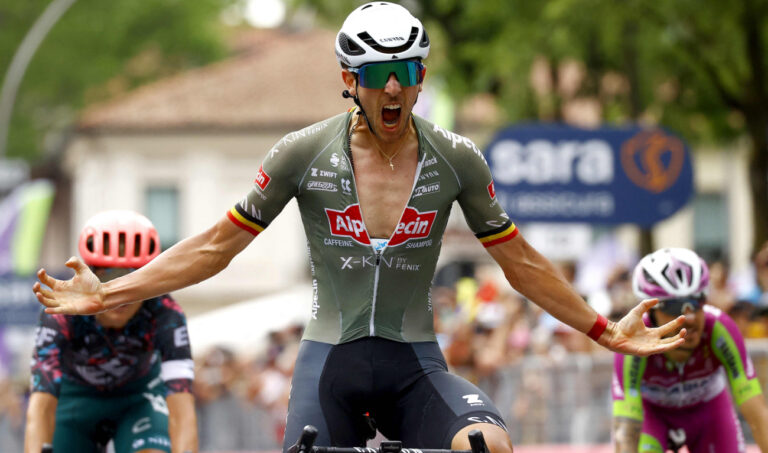 Cavendish thwarted as De Bondt wins Giro 18th stage