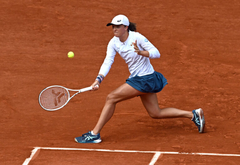 World No. 1 Swiatek survives scare at French Open; Medvedev and Tsitsipas crash