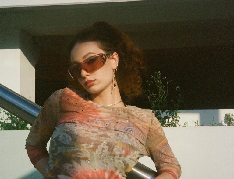 Lebanese singer Marcelina’s nostalgic new video pays homage to Y2K style of her California youth