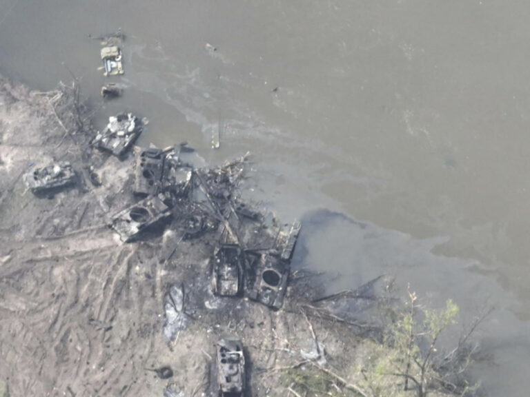 Russian forces take heavy losses in failed river crossing in eastern Ukraine
