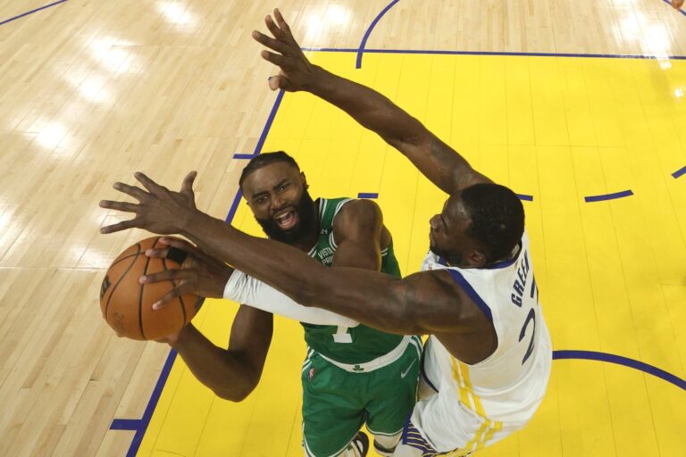 Celtics use huge 4th quarter to  beat Warriors in Game 1 of NBA Finals