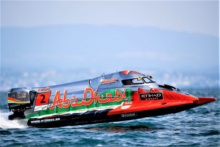 Team Abu Dhabi duo aim for flying start in bid for double world powerboat title