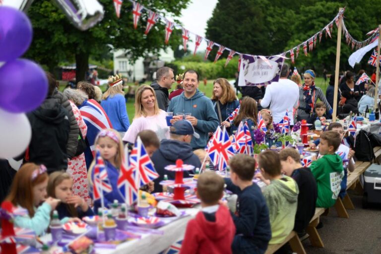 Queen Elizabeth’s Jubilee celebrations end with pageant through London