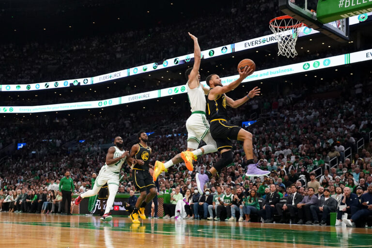 Curry bangs in 43 points as Warriors beat Celtics, send NBA Finals series back to San Francisco tied at 2-2