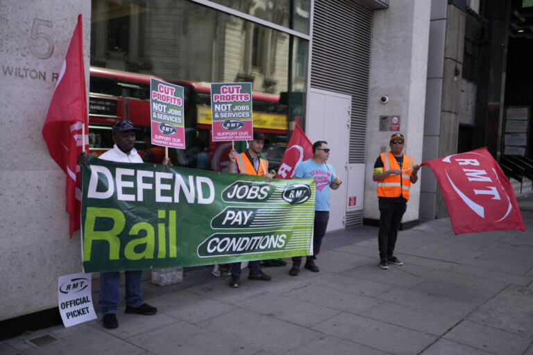 UK rail strike strands commuters, pits workers against govt