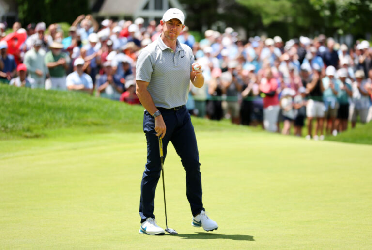 Rory McIlroy, JT Poston share Travelers lead at 8-under 62
