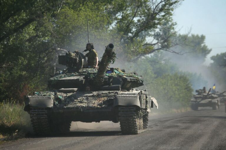 Ukraine forces to retreat from battleground city: governor
