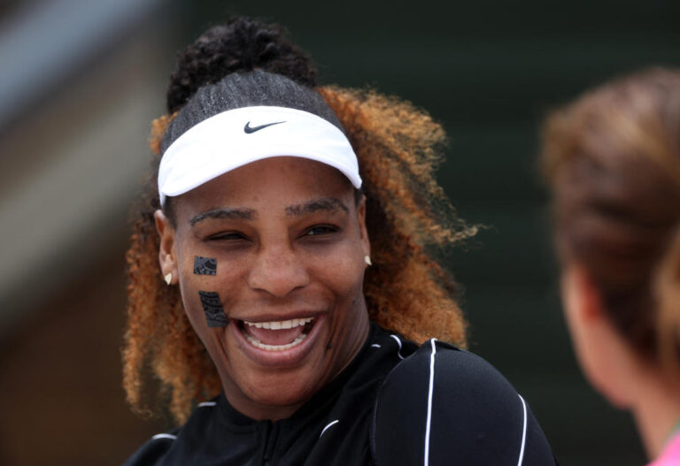 Swiatek ‘overwhelmed’ by seeing legend Serena back at Wimbledon
