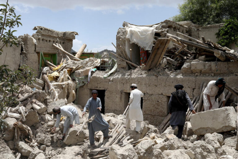 Taliban and US officials to meet amid quake relief efforts