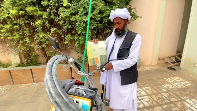Afghan pilgrim bicycling to Makkah reaches Saudi Arabia by air