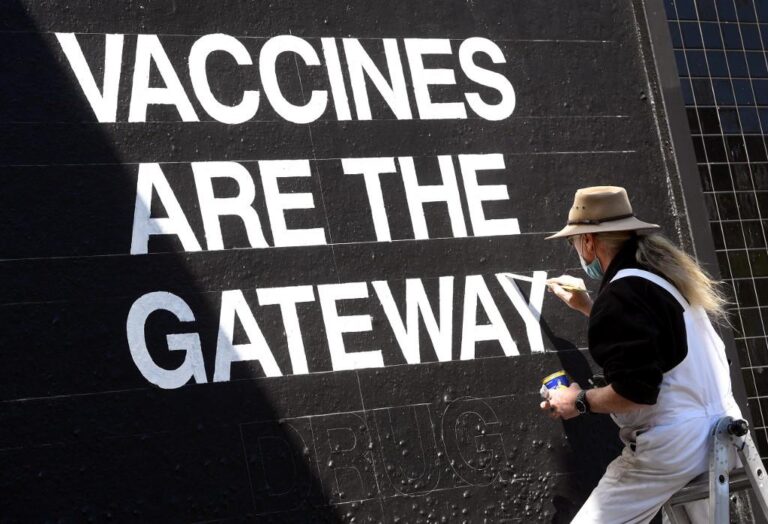 Australia offers fourth COVID-19 shot to over 30s