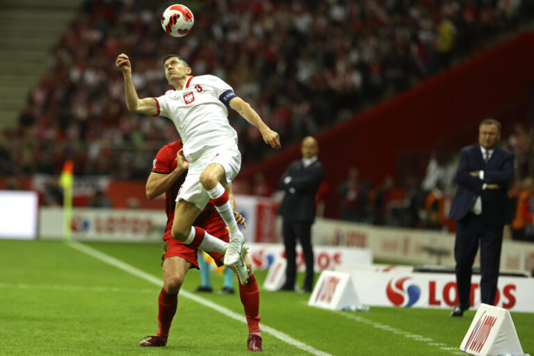 Barcelona make offer to Bayern for Lewandowski