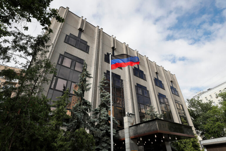 Briton captured by separatists in Donetsk dies in detention: official