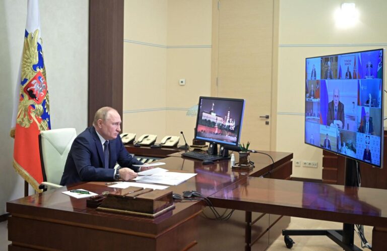 Vladimir Putin: West cannot isolate Russia and send it back in time