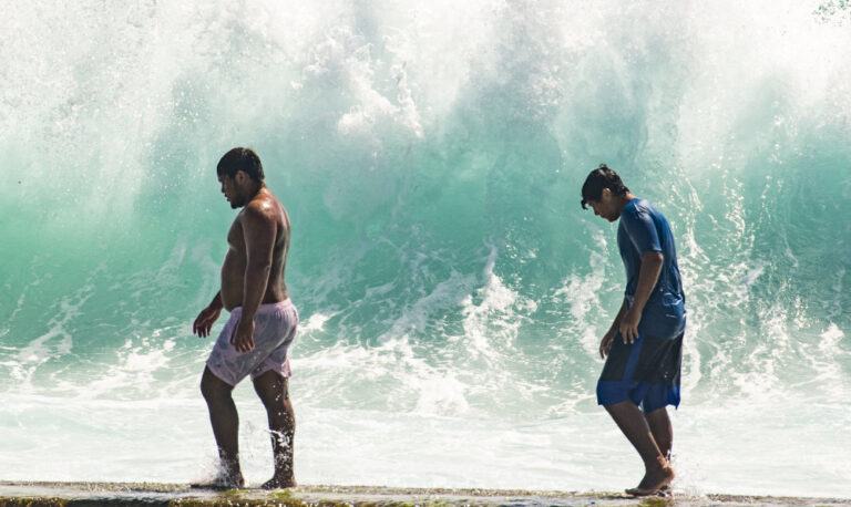 Hawaii waves swamp homes, weddings during ‘historic’ swell