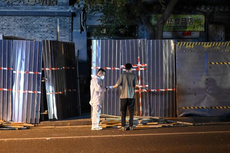 Authorities in south China apologize over COVID-19 break-ins