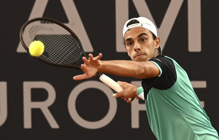 Alcaraz advances to quarterfinals in Hamburg, Cerundulo ousts Rublev