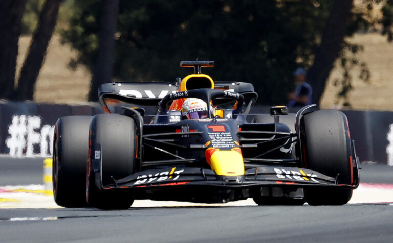 Verstappen sizzles in the sun to dominate final practice