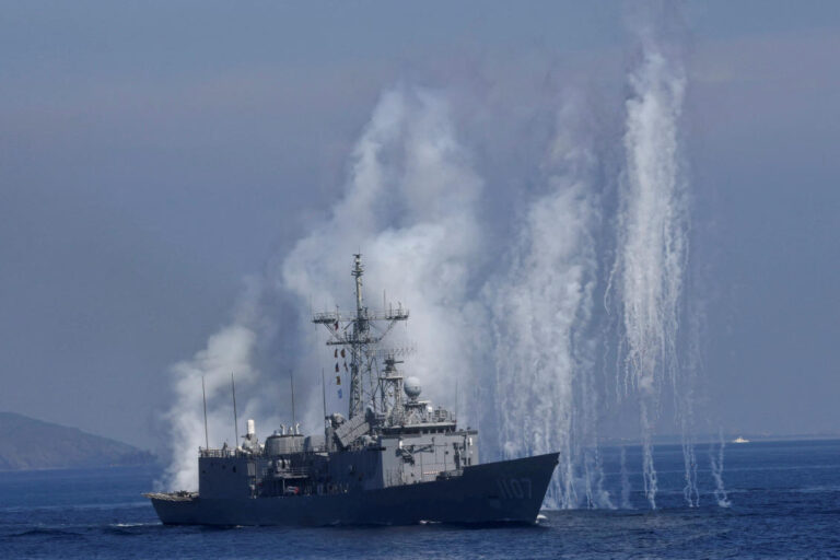 Taiwan practices repelling Chinese sea invasion in war games