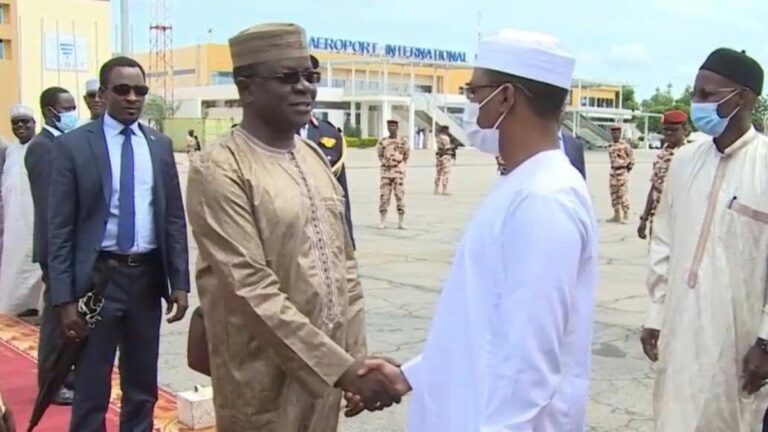 Chad leader in Qatar amid late haggling over peace deal
