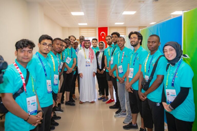 Saudi sports minister meets with OIC’s Secretary General in Turkey