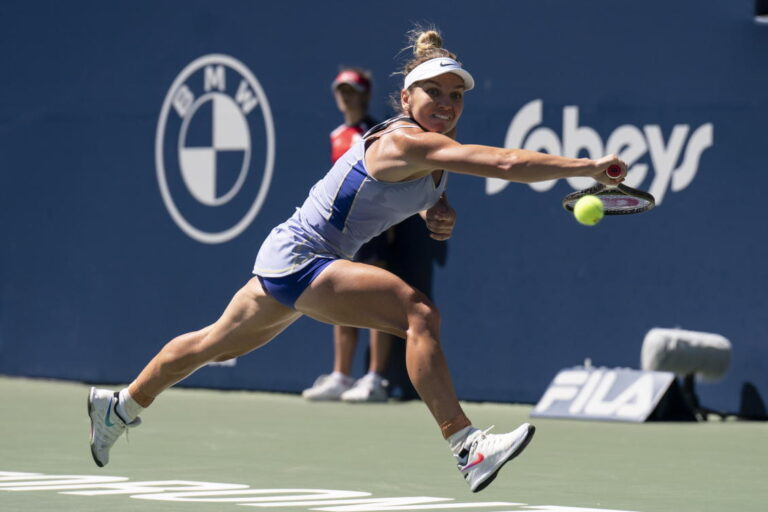 Hard work for Halep in Toronto WTA win over Gauff