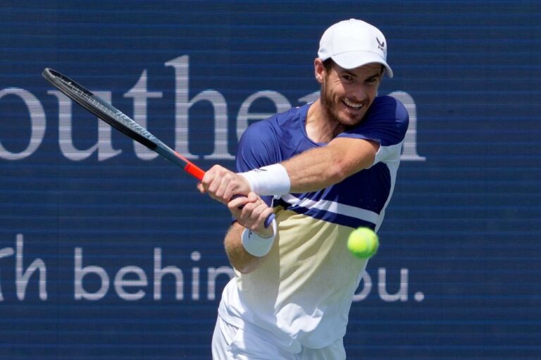 Murray downs Wawrinka in Cincinnati battle of veterans