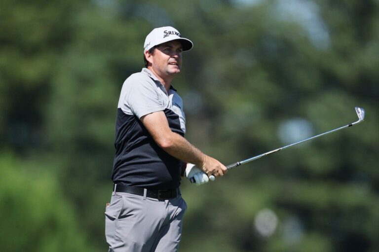 Bradley off to fast start in bid to make FedEx Cup finale