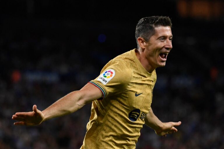 Lewandowski’s birthday double leads Bar?a to 1st league win