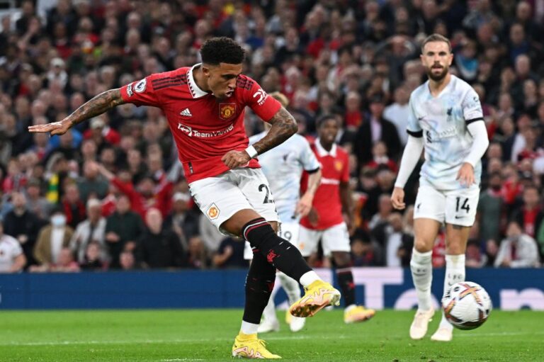 Man United springs back to life with 2-1 win over Liverpool