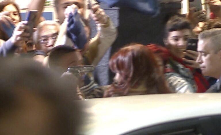 Argentine vice president escapes assassination attempt