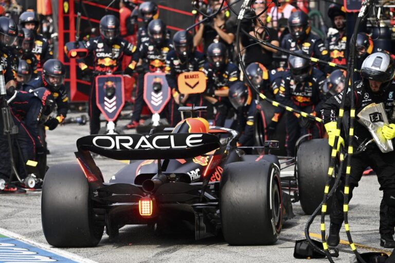 Verstappen wins fourth race in a row at Dutch Grand Prix