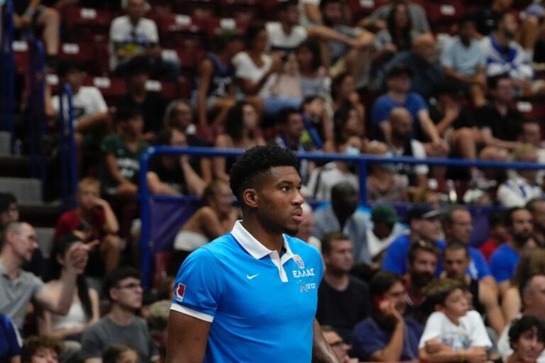 Giannis rests as Greece reach the EuroBasket knockout stage