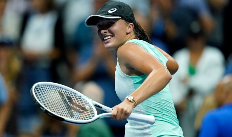 Swiatek tops Pegula, faces Sabalenka in US Open semifinals