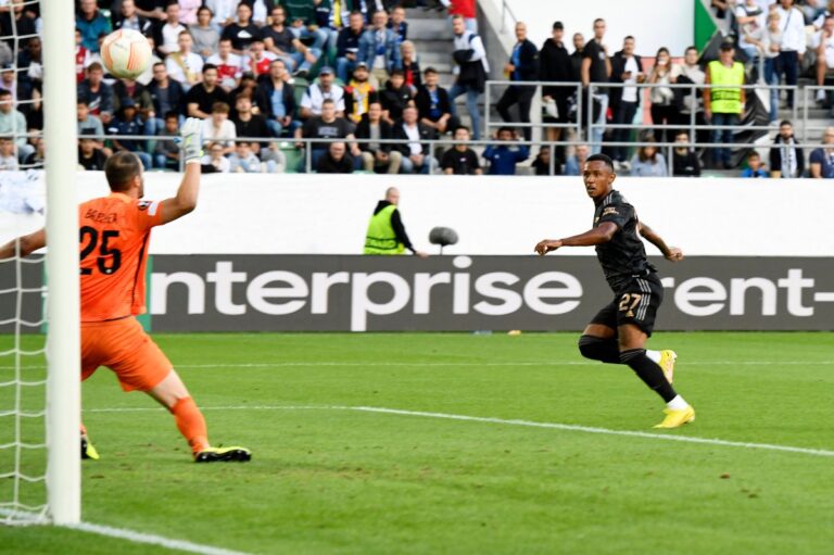 Arsenal win at Zurich, Man United beaten in Europa League